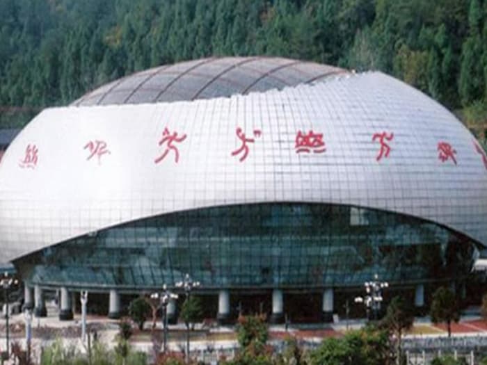 晋中体育中心球形网架加工安装